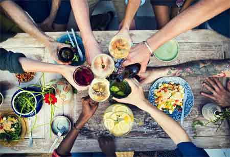 How Advanced Technology Redefines the Future of F&B Industry 